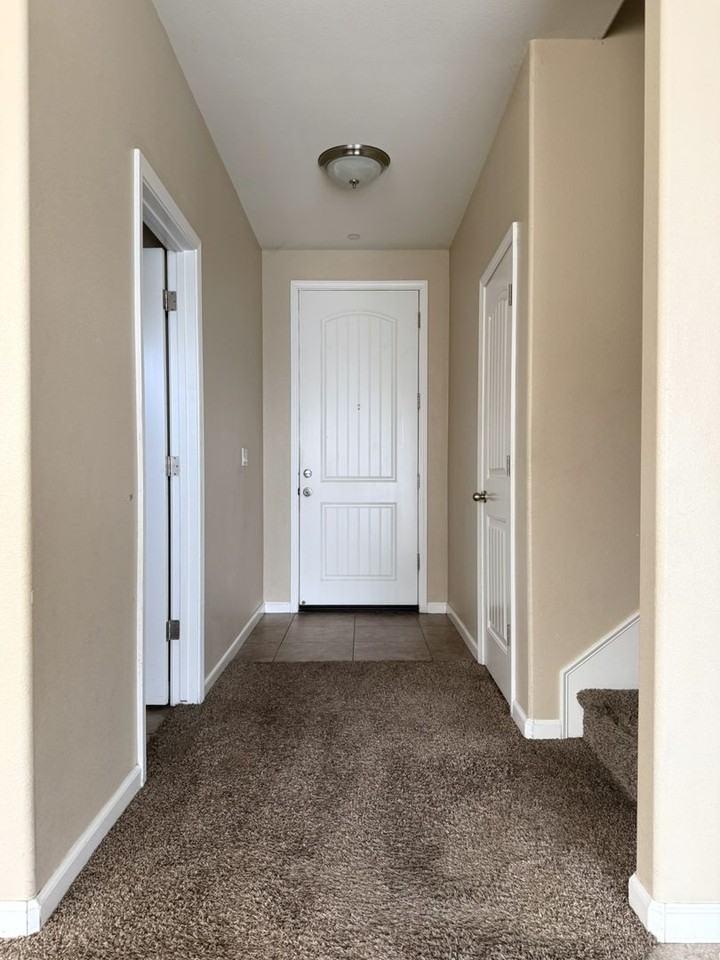 4048 Boulder Creek Ct - Photo 2 of 25