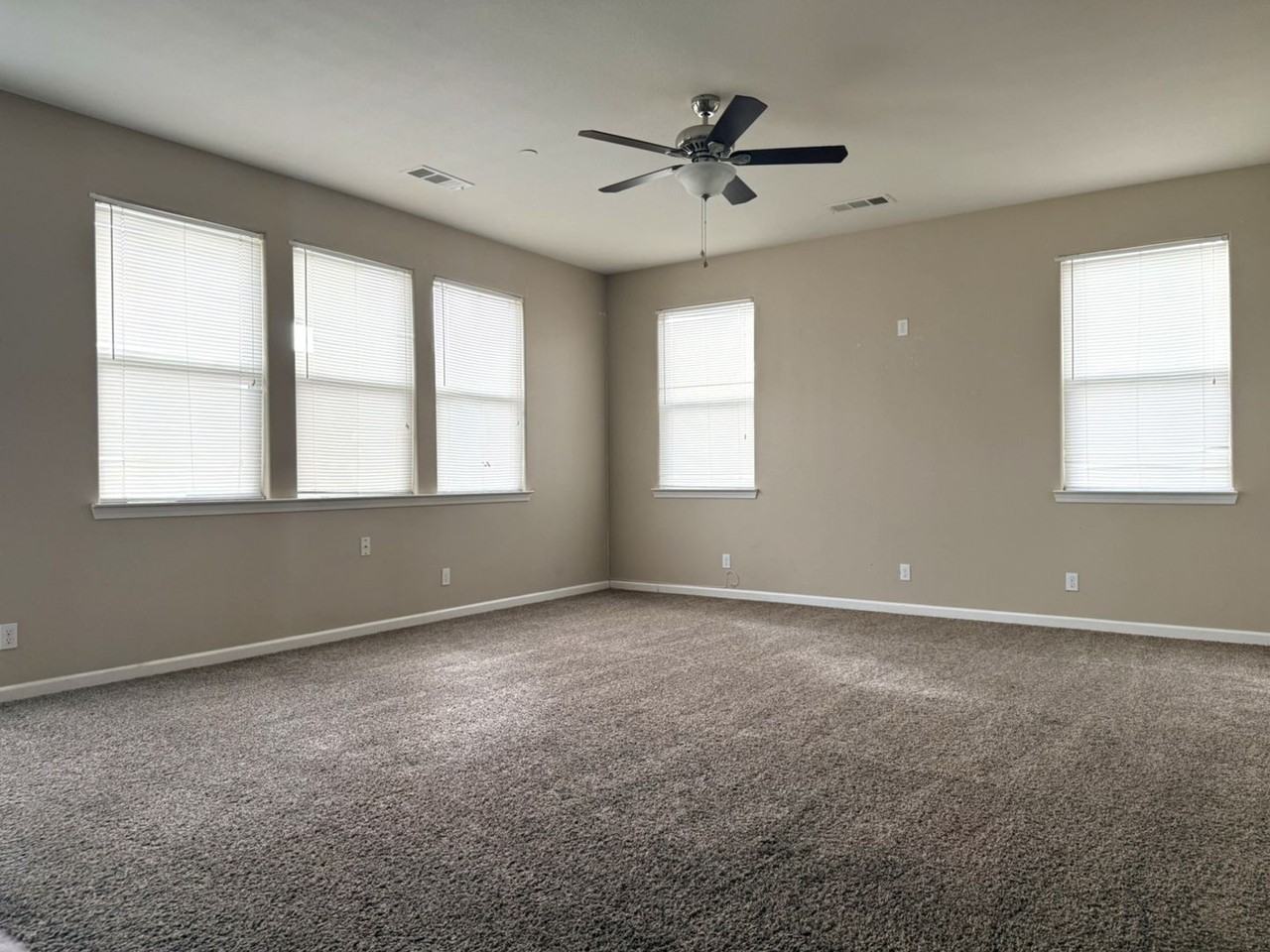 4048 Boulder Creek Ct - Photo 4 of 25
