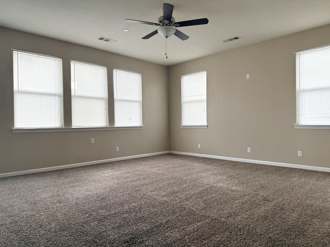 4048 Boulder Creek Ct - Photo 5 of 25