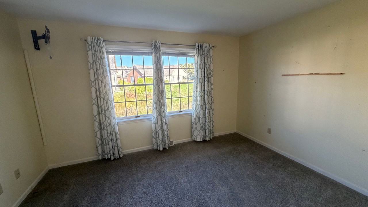 1676 Edgebrooke Ct - Photo 7 of 14