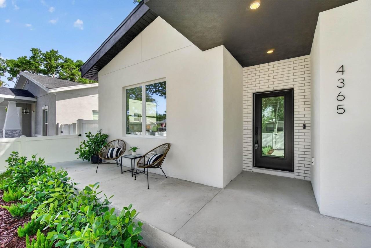 4365 Iris St N - Photo 2 of 35