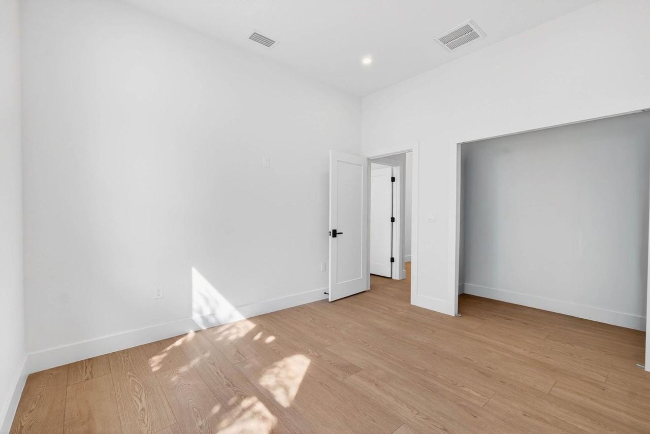 4365 Iris St N - Photo 6 of 35