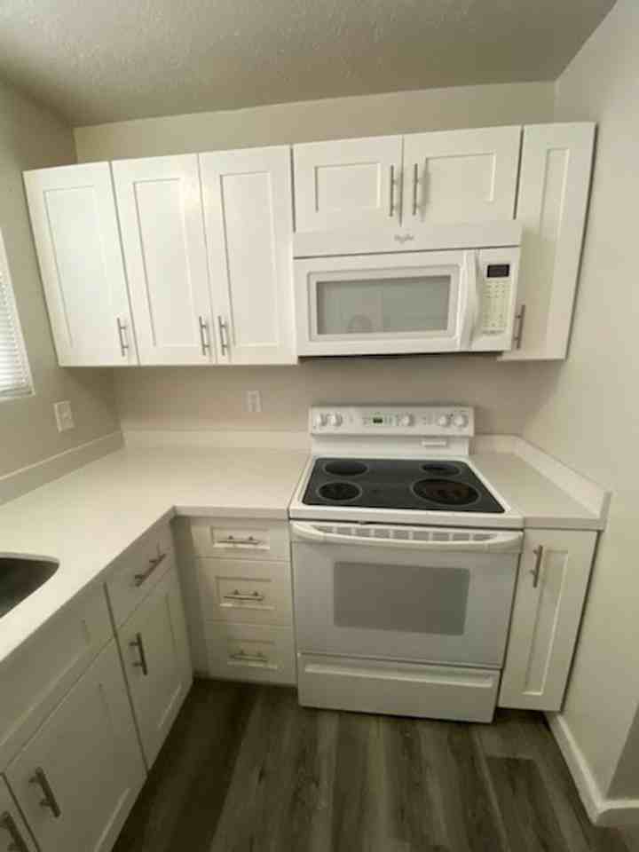 250 E Winslow Ave #4D - Photo 6 of 24