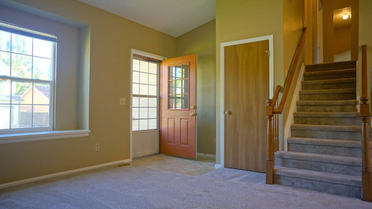 274 Greenway Cir E - Photo 2 of 26