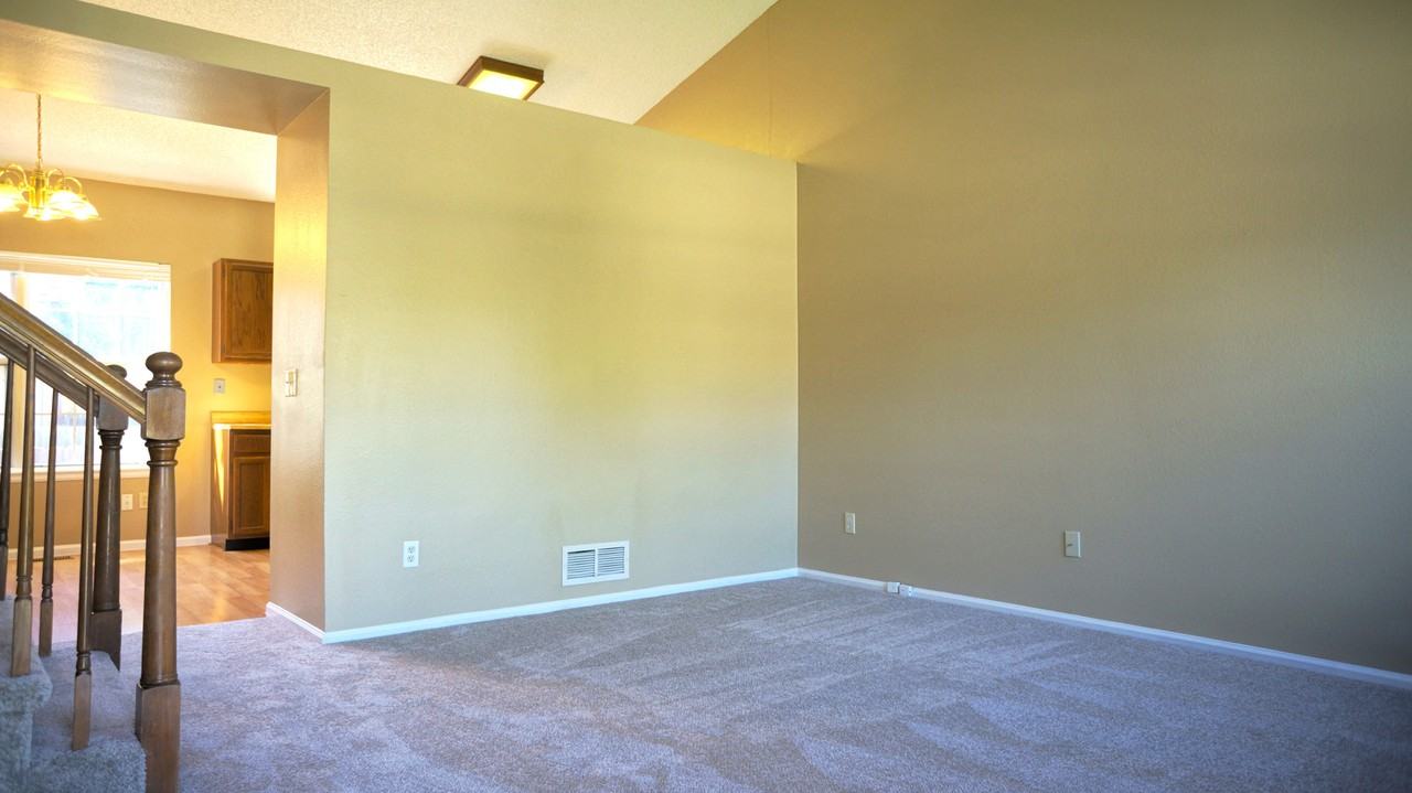 274 Greenway Cir E - Photo 3 of 26