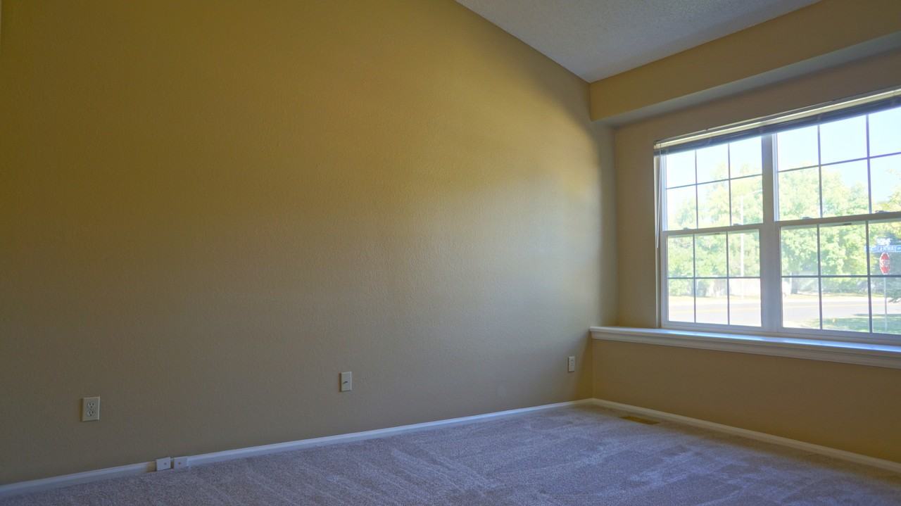 274 Greenway Cir E - Photo 5 of 26