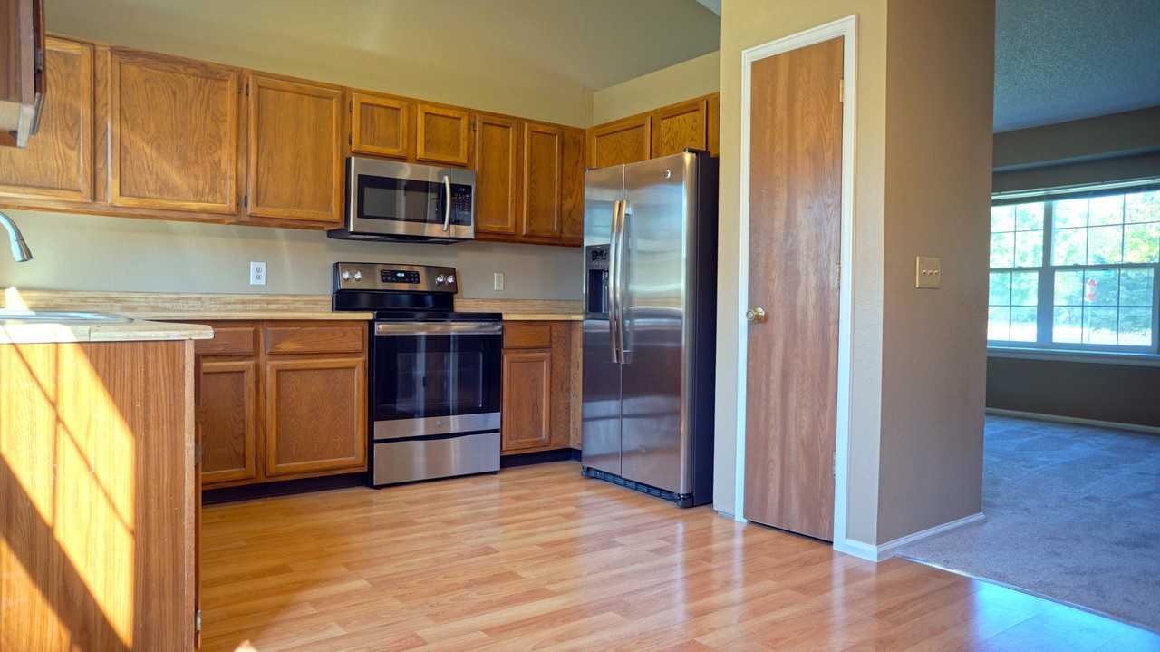 274 Greenway Cir E - Photo 7 of 26