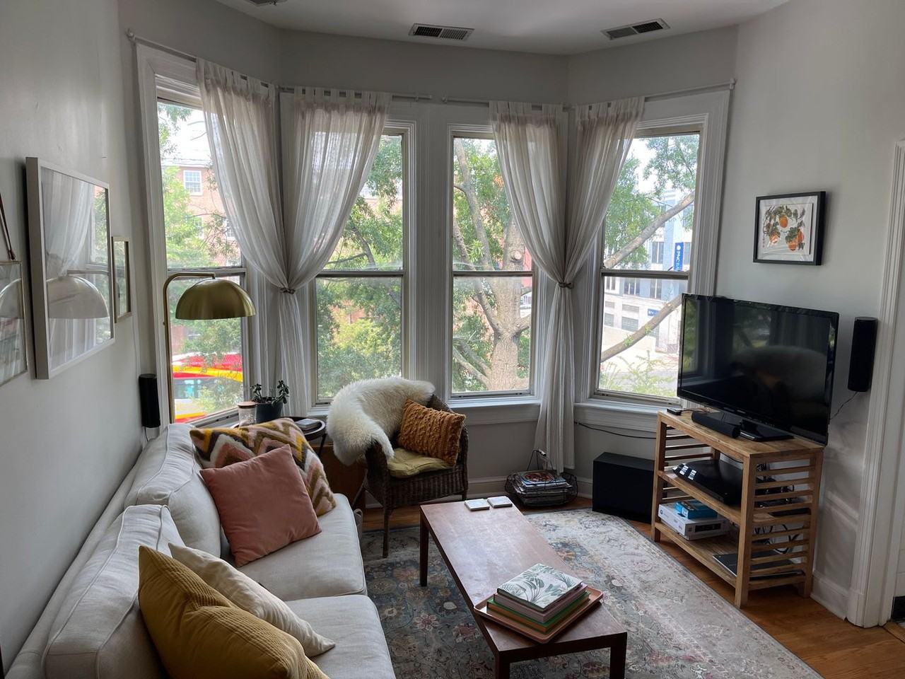 613 Pennsylvania Ave Se - Photo 2 of 16