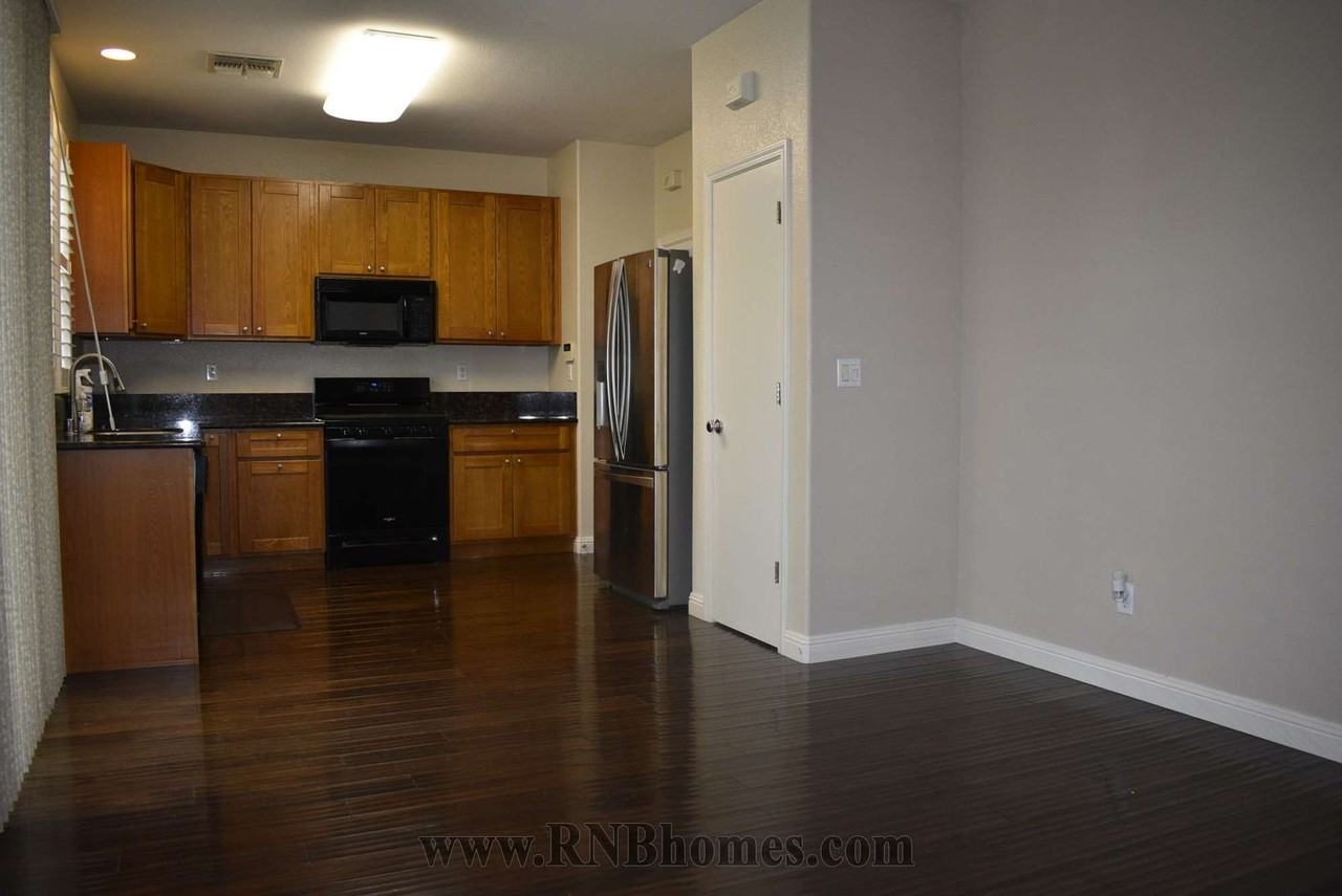 8868 Cortina Cir - Photo 3 of 17