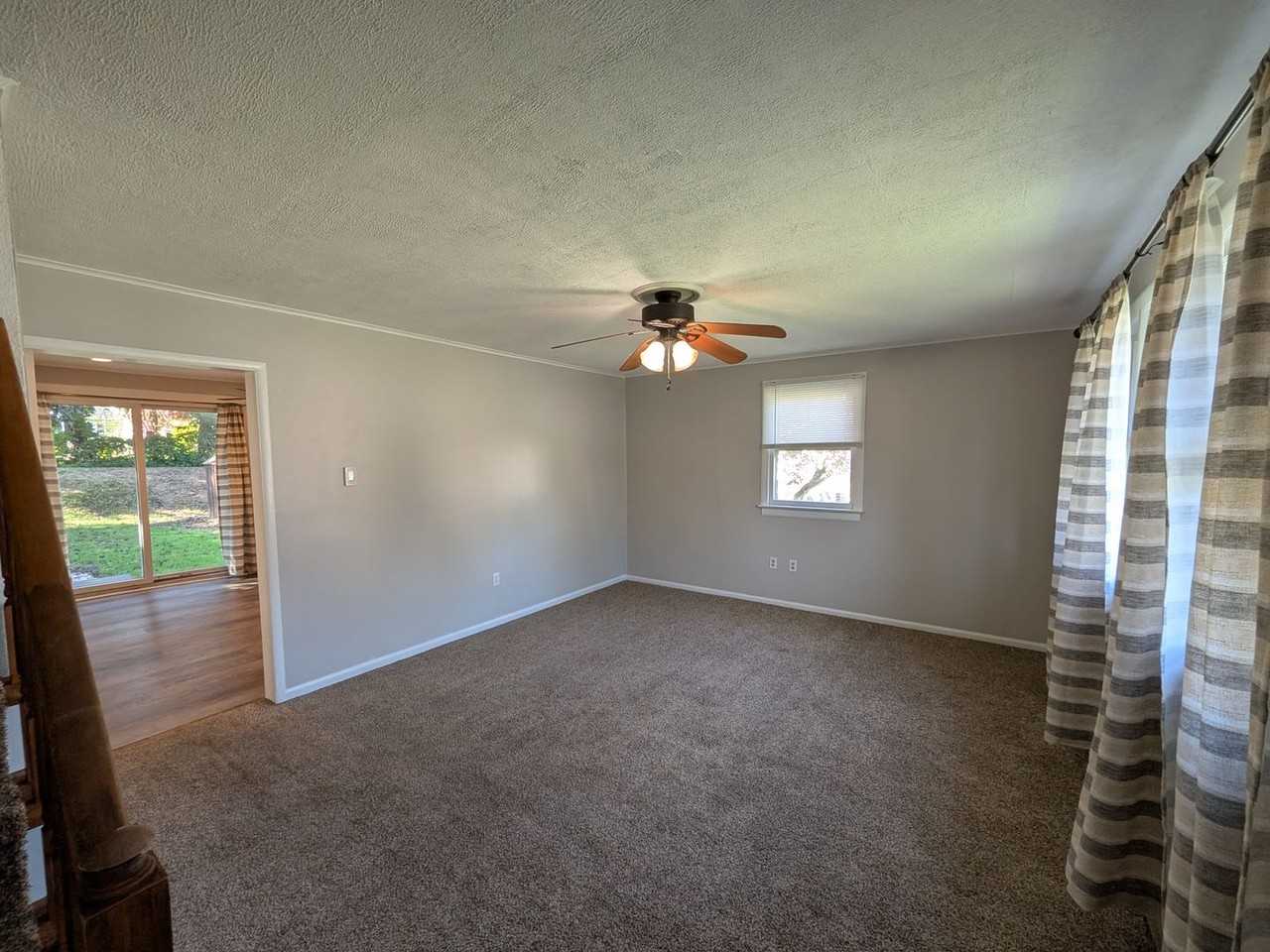 92 Lindberg Ave - Photo 4 of 34