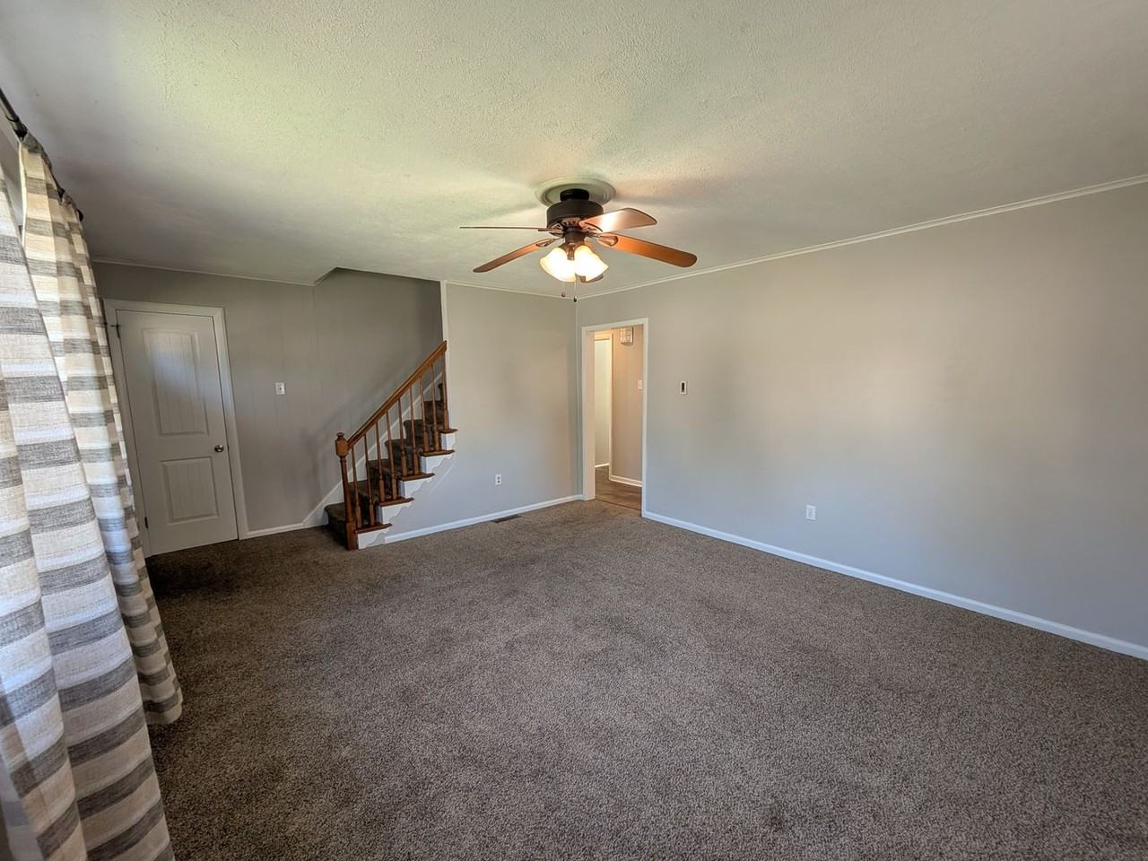 92 Lindberg Ave - Photo 5 of 34