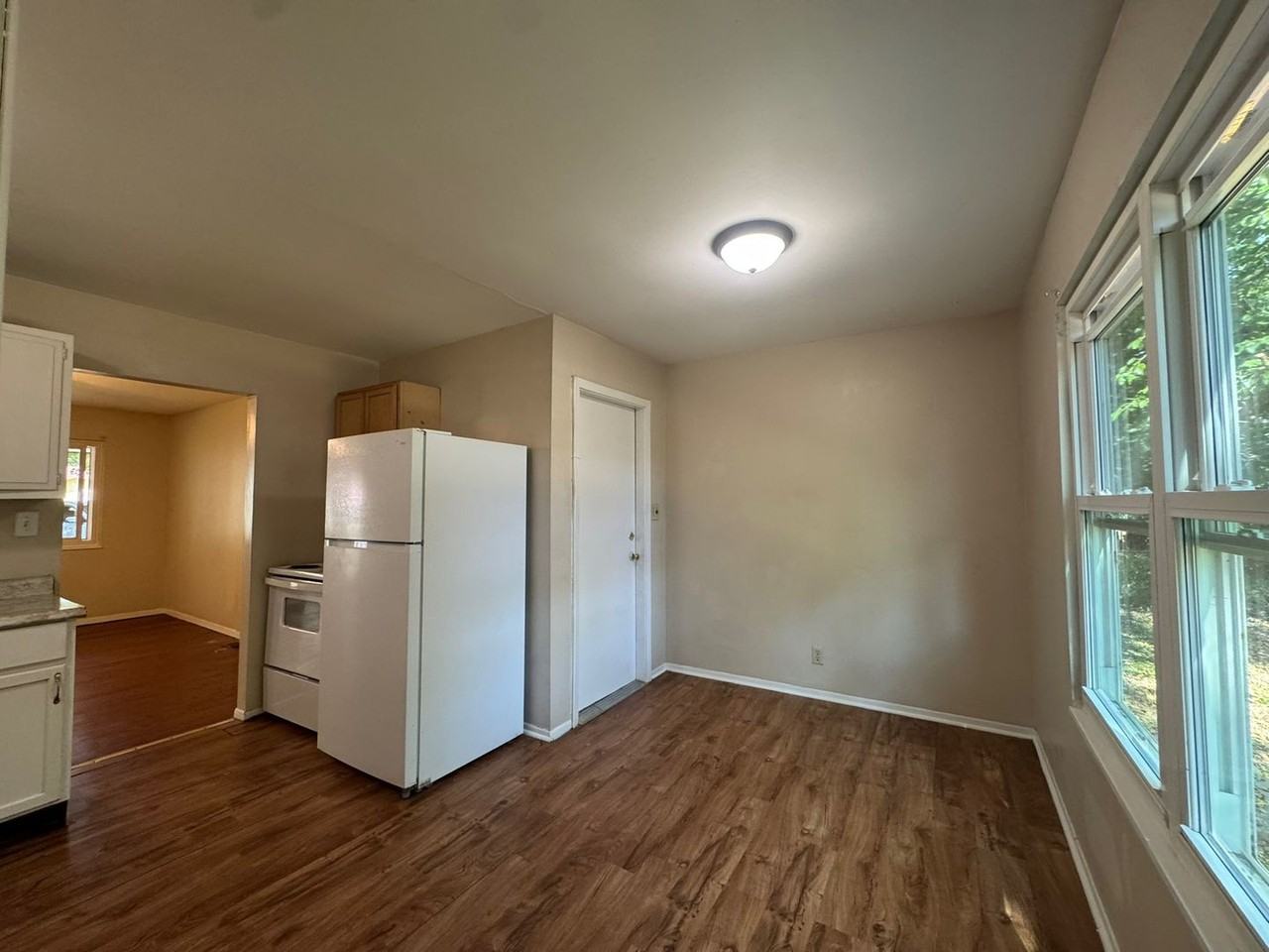 2210 Red Bud Cir - Photo 2 of 10