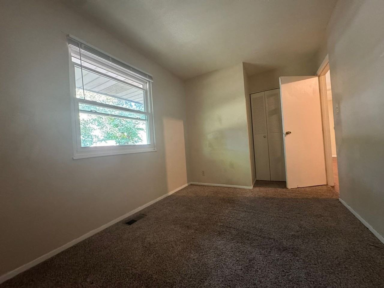 2210 Red Bud Cir - Photo 6 of 10