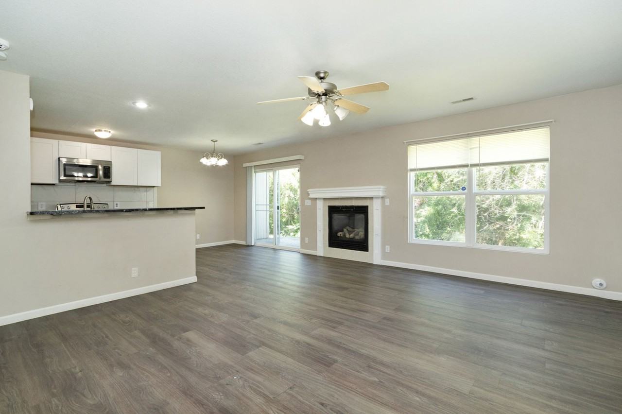 2516 Deerfield Blvd - Photo 4 of 28