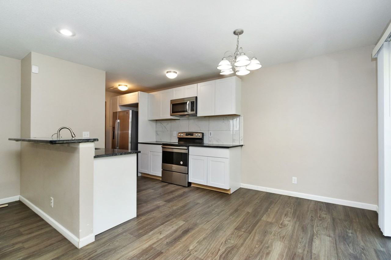 2516 Deerfield Blvd - Photo 6 of 28