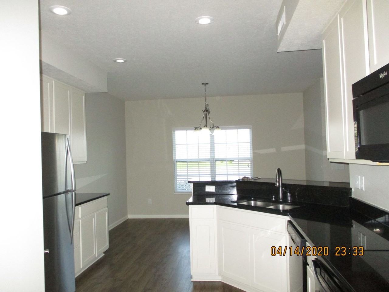 460 Redwood Ln - Photo 5 of 17
