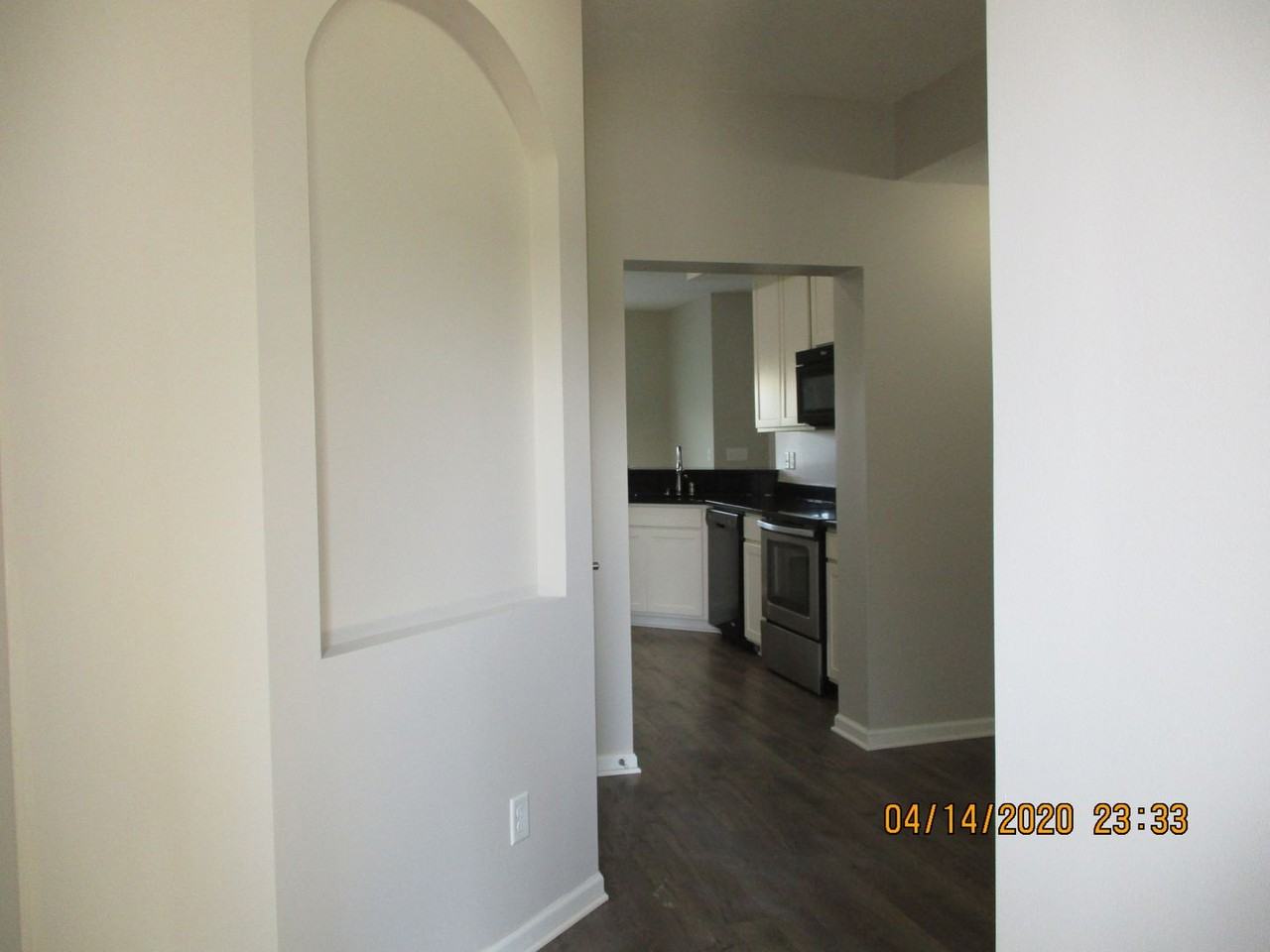 460 Redwood Ln - Photo 7 of 17