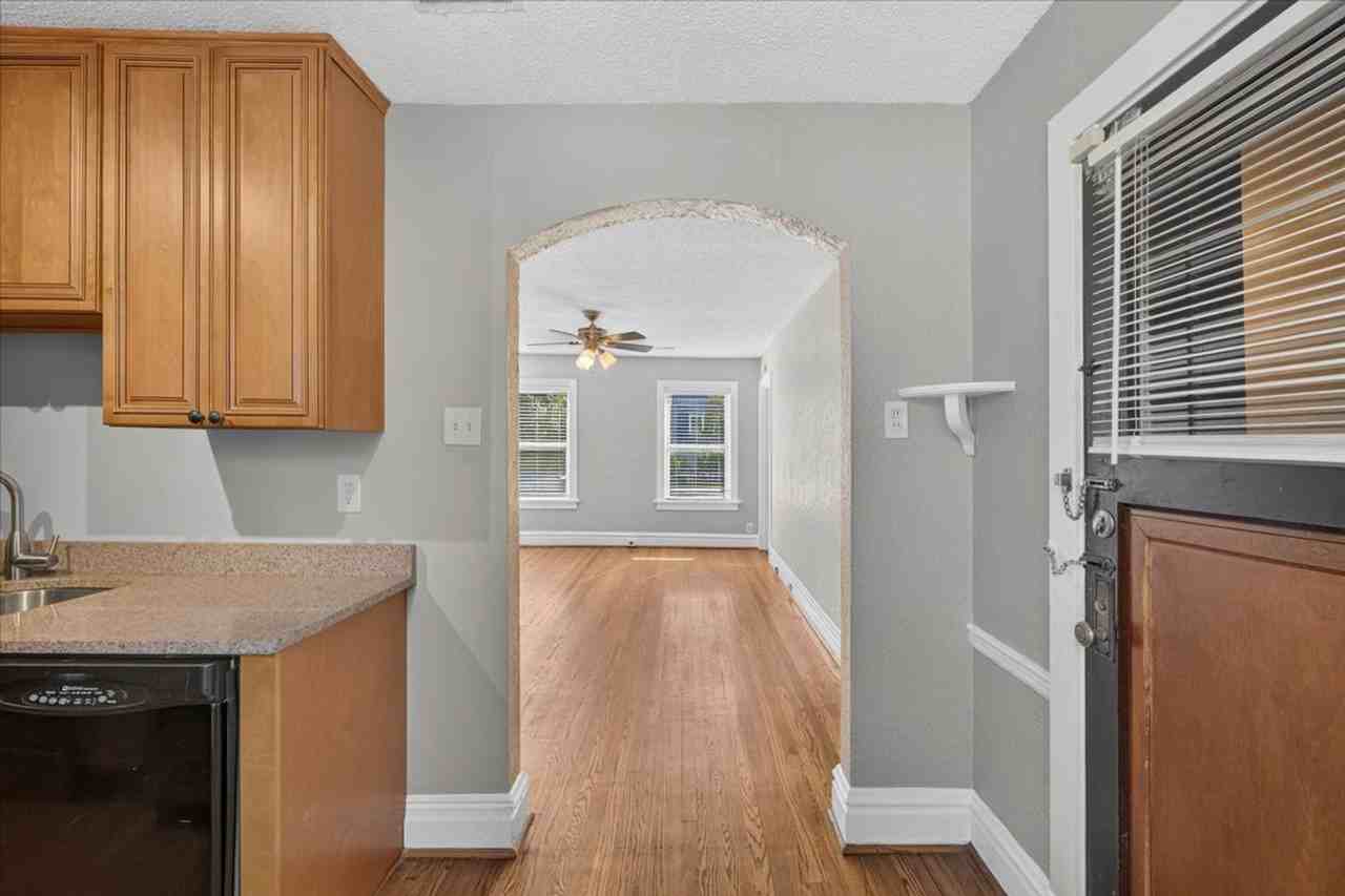 7403 Pershing Ave - Photo 7 of 22
