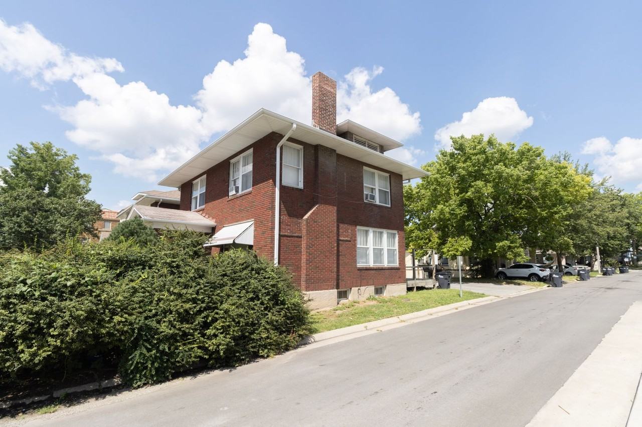 302 Hitt St - Photo 3 of 41