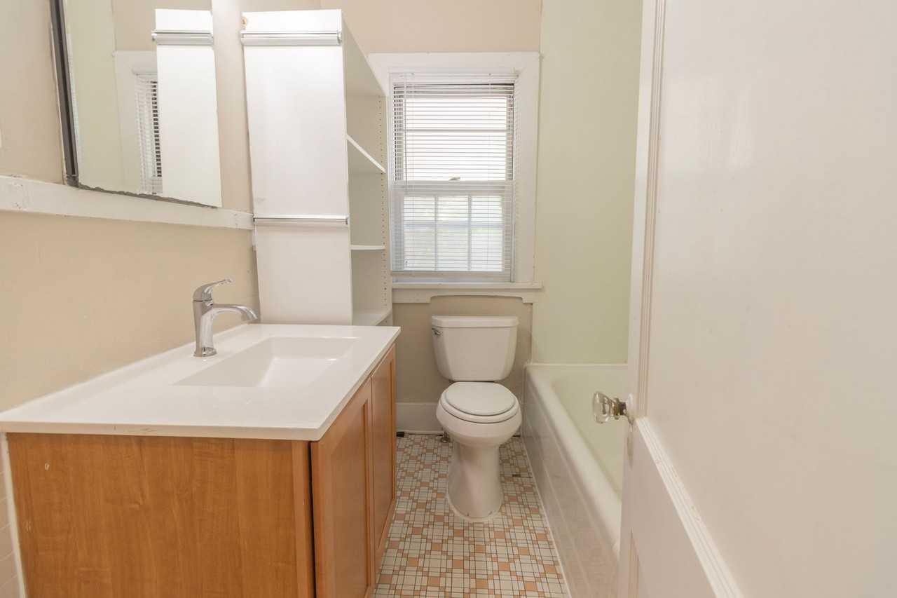 302 Hitt St - Photo 5 of 41