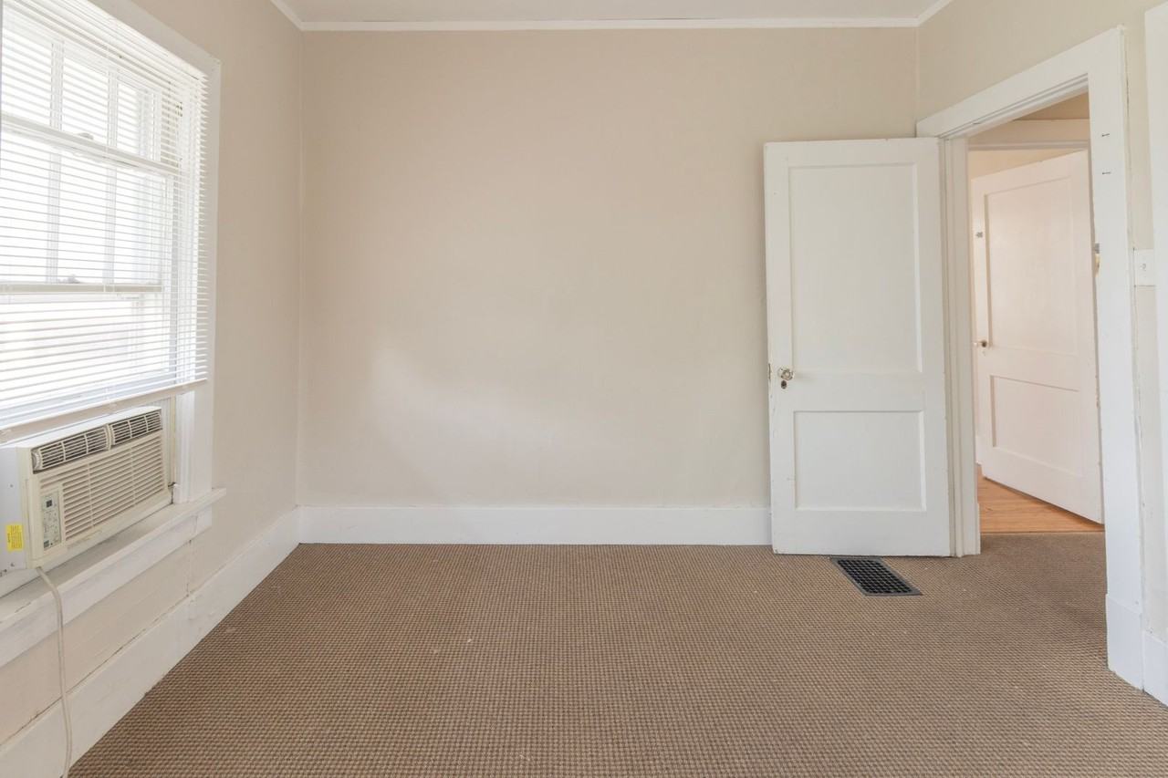 302 Hitt St - Photo 7 of 41