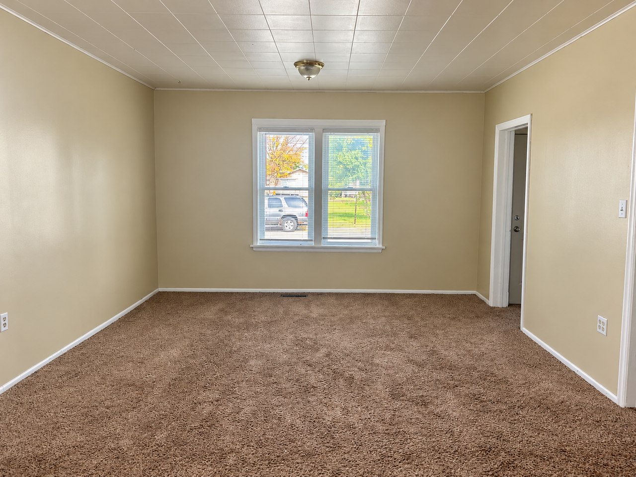 506 6th St Se - Photo 3 of 15