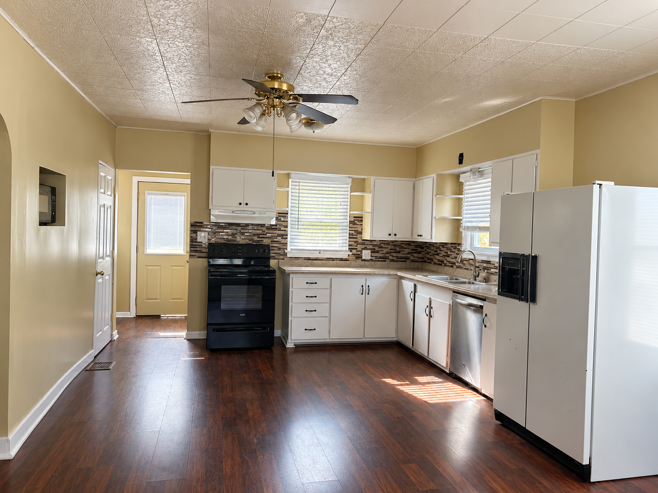 506 6th St Se - Photo 4 of 15