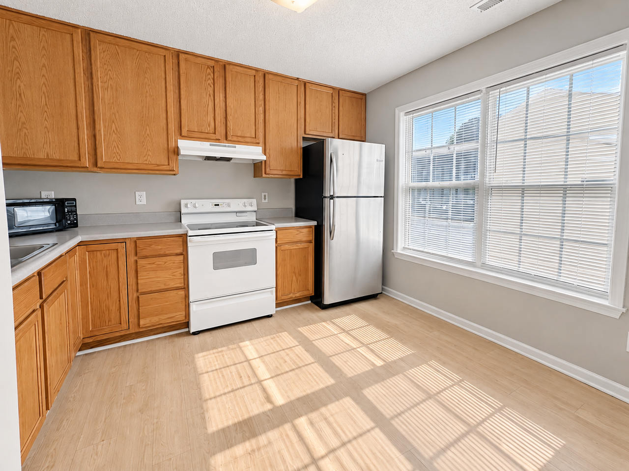 2603 Dwight Pl - Photo 2 of 12
