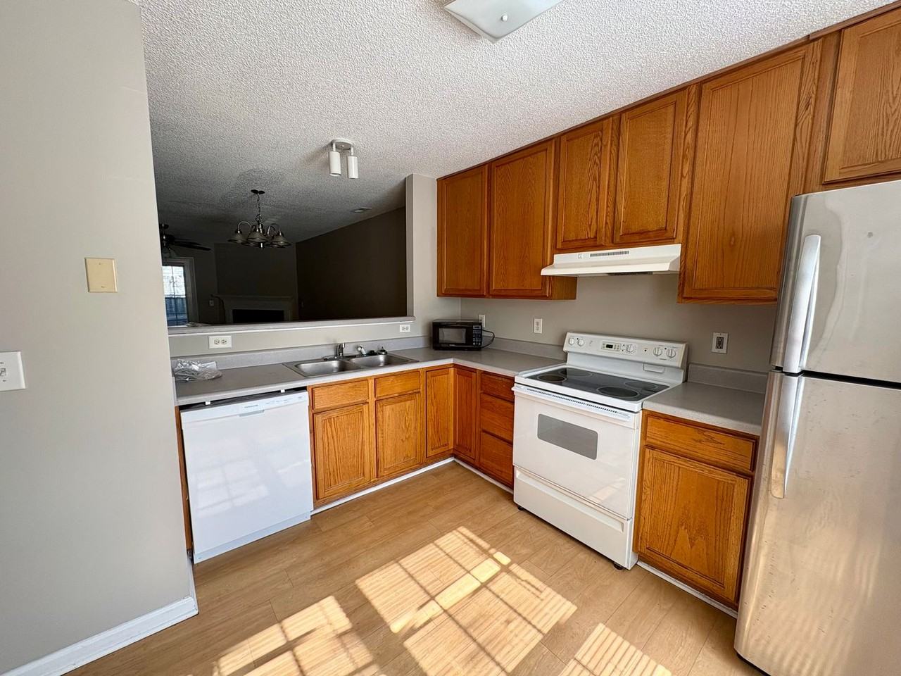 2603 Dwight Pl - Photo 3 of 12