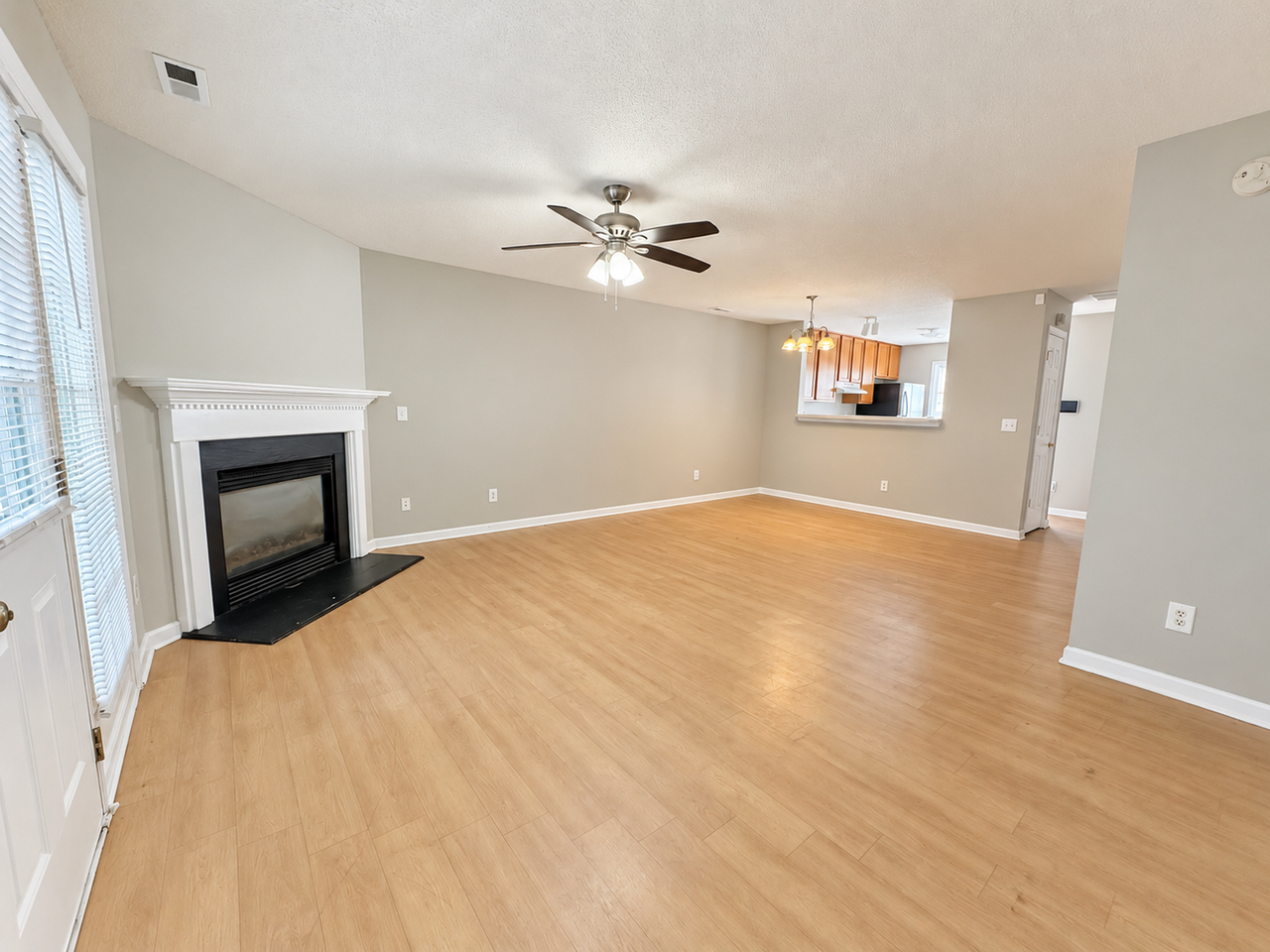 2603 Dwight Pl - Photo 4 of 12