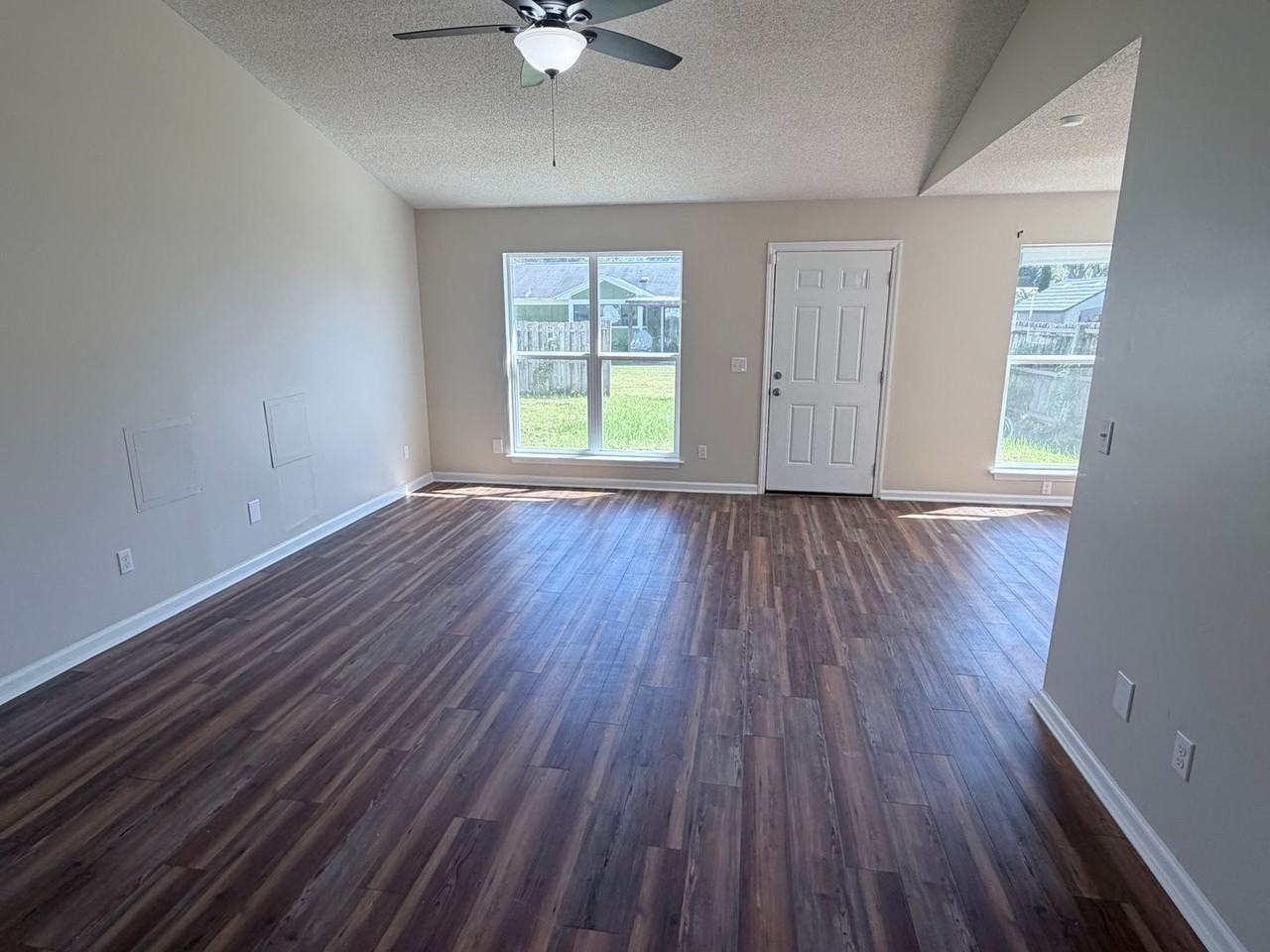 308 Lakeview Dr - Photo 2 of 15