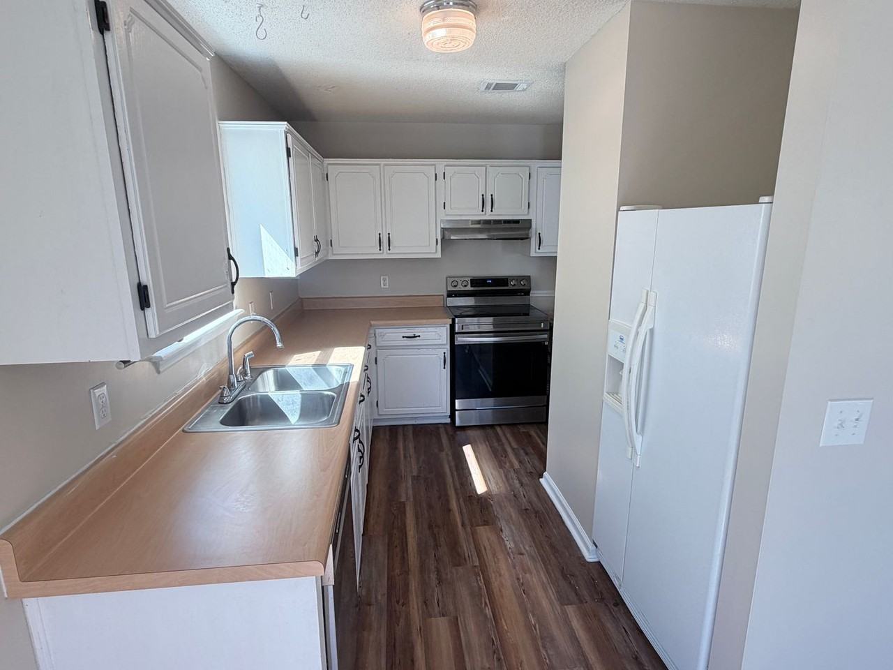 308 Lakeview Dr - Photo 4 of 15