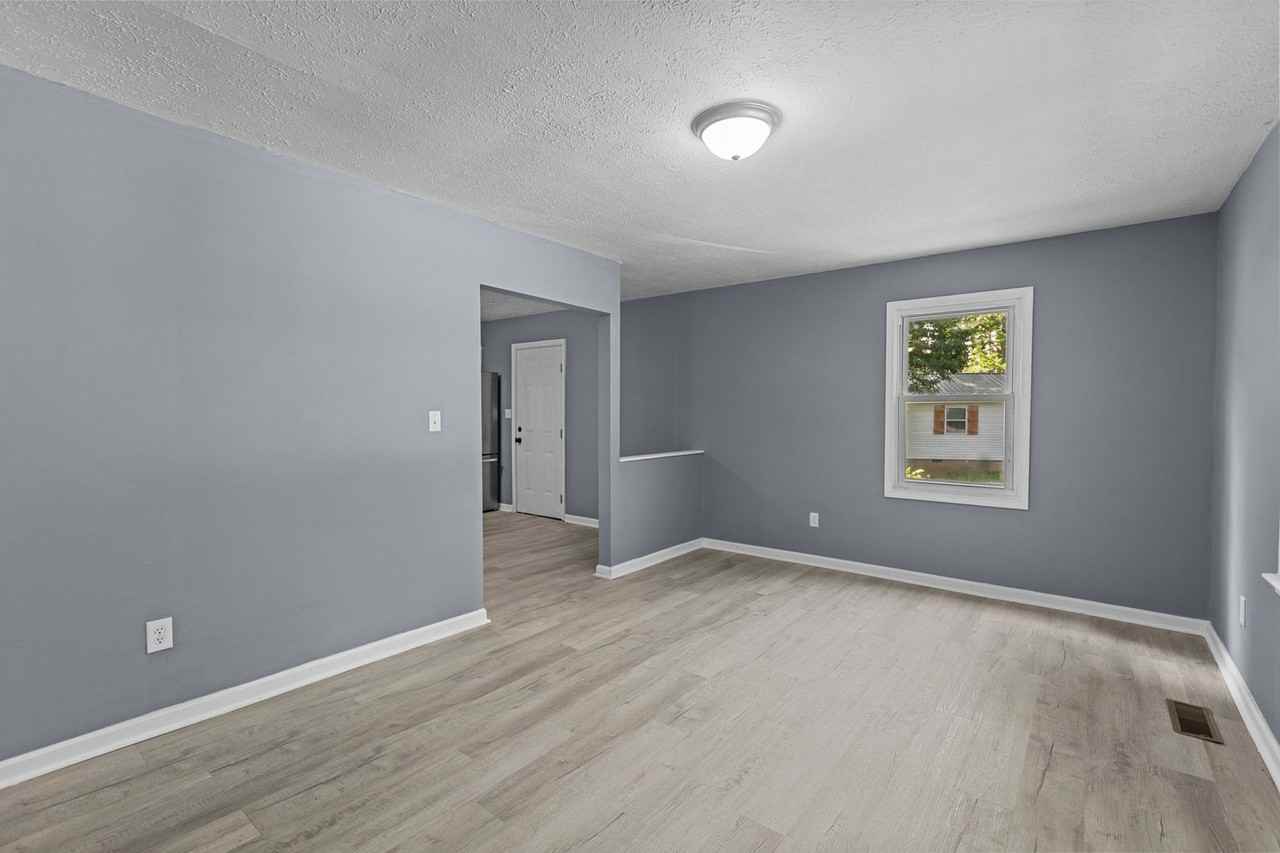 231 Sowder Ln - Photo 4 of 13