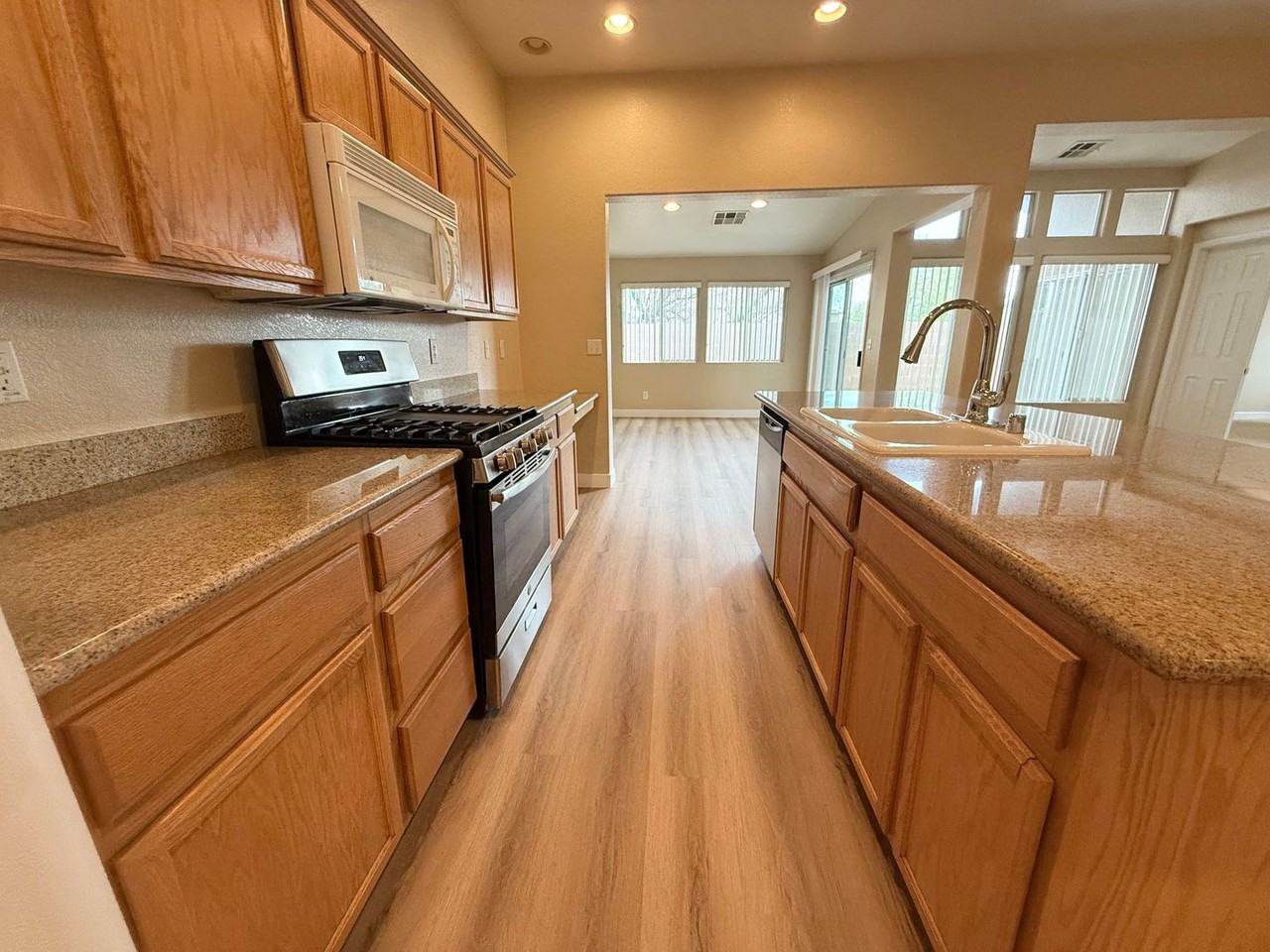 6221 Eagle Cap Ct - Photo 2 of 26