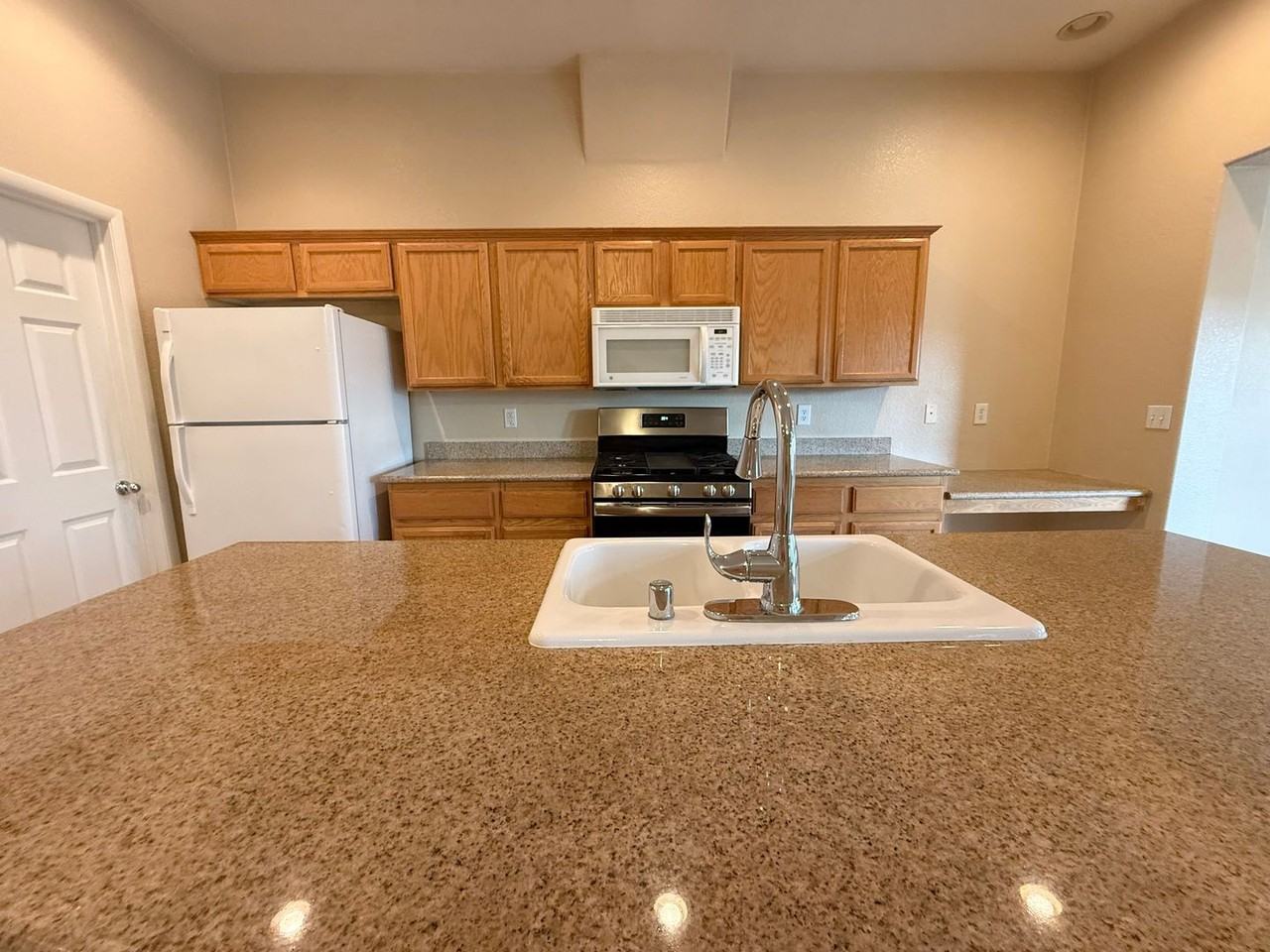 6221 Eagle Cap Ct - Photo 3 of 26
