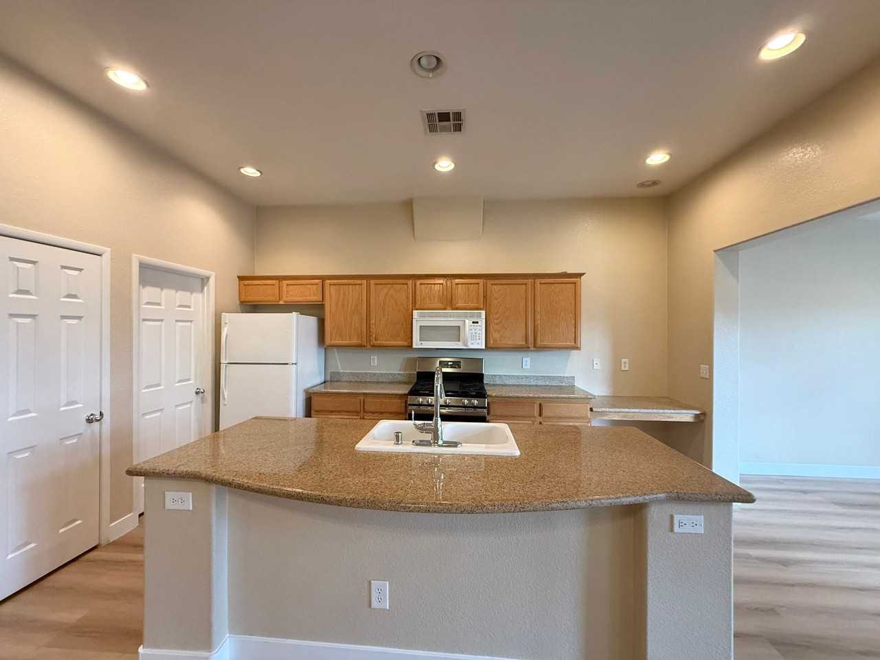 6221 Eagle Cap Ct - Photo 4 of 26