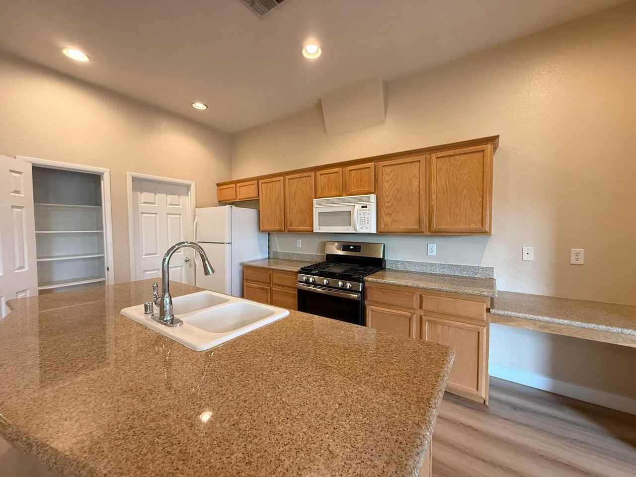 6221 Eagle Cap Ct - Photo 6 of 26