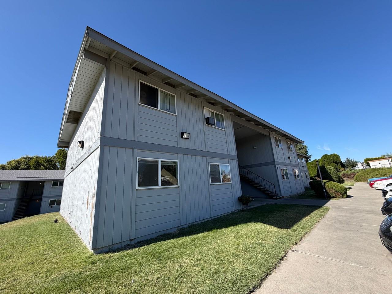 Grandridge Apartments - Photo 2 of 12
