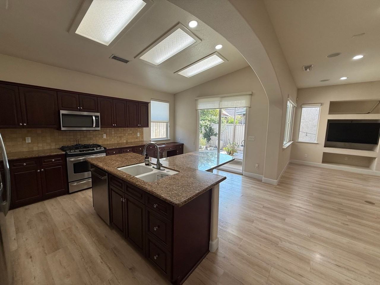 3652 W Black Walnut Ln - Photo 6 of 17