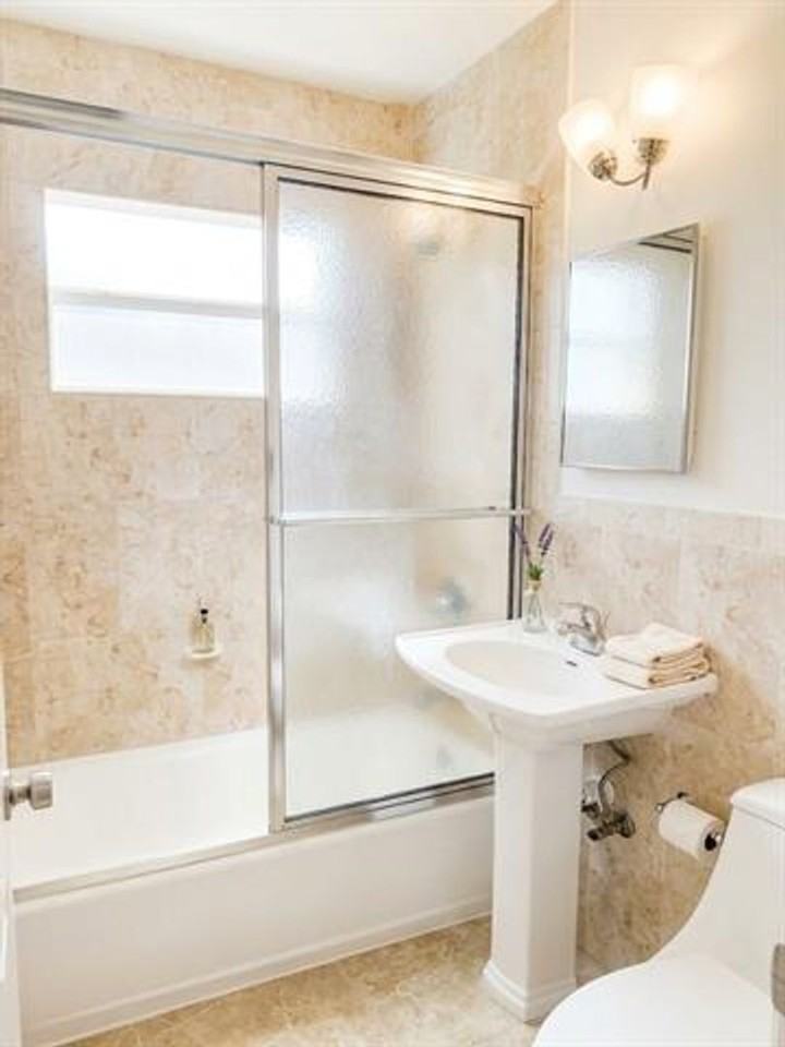 2713 Ne 33rd Ave #2 - Photo 6 of 16