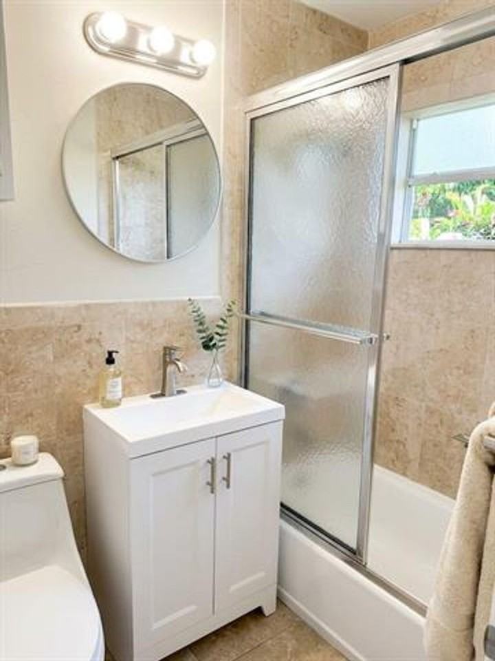 2713 Ne 33rd Ave #2 - Photo 7 of 16