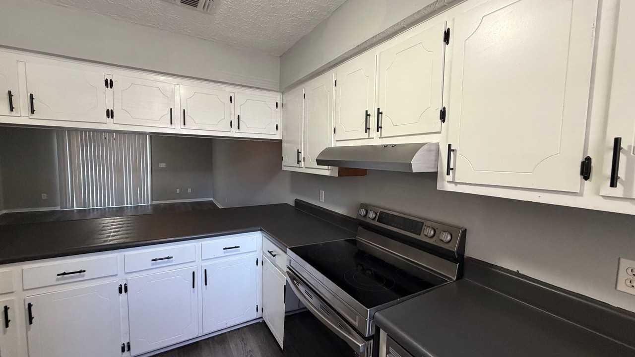 6319 Cherry St - Photo 4 of 13