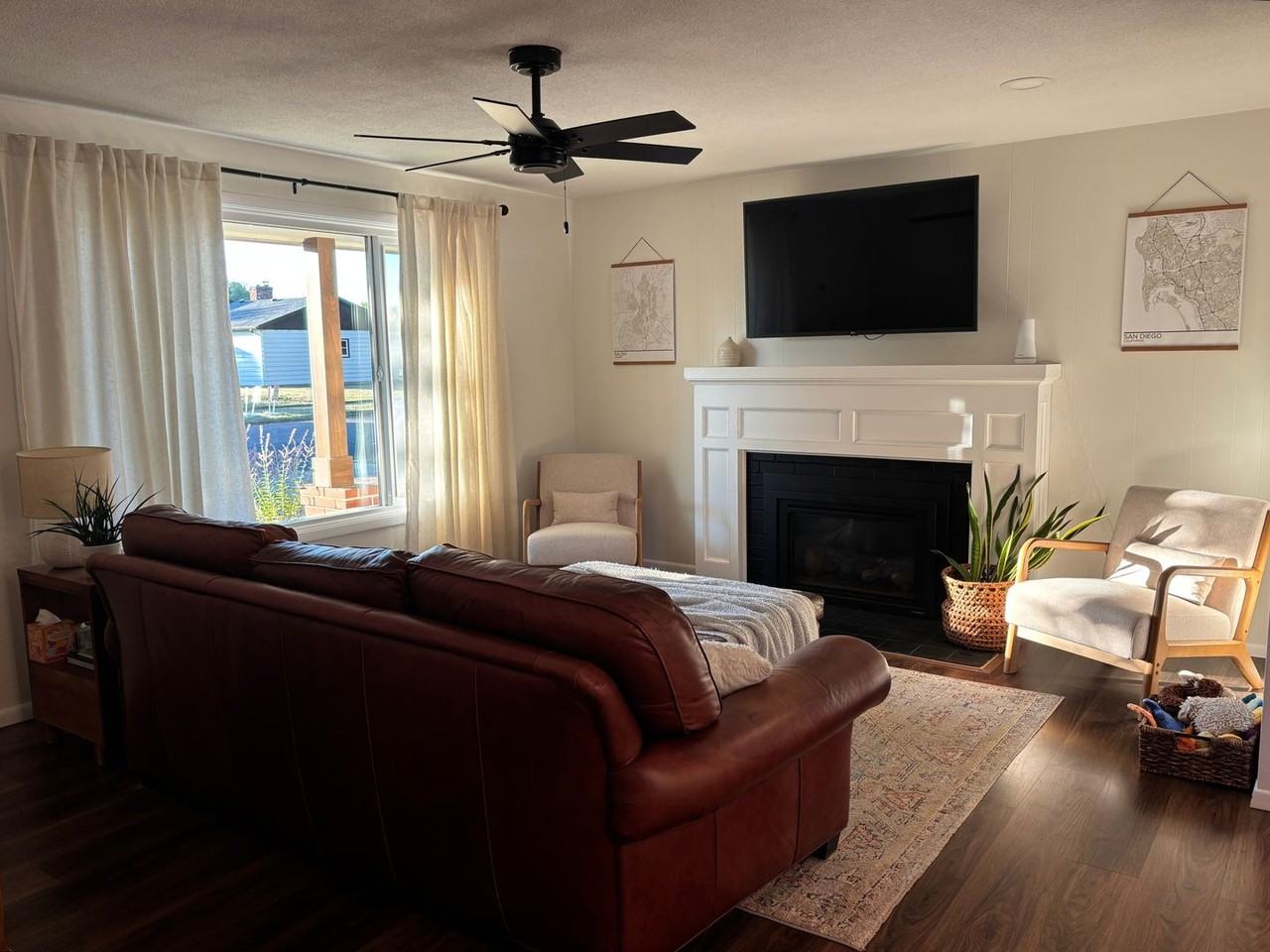 4608 38th Ave Ne - Photo 3 of 16