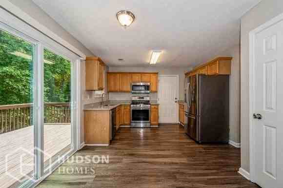 685 Riverside Walk Xing - Photo 5 of 18