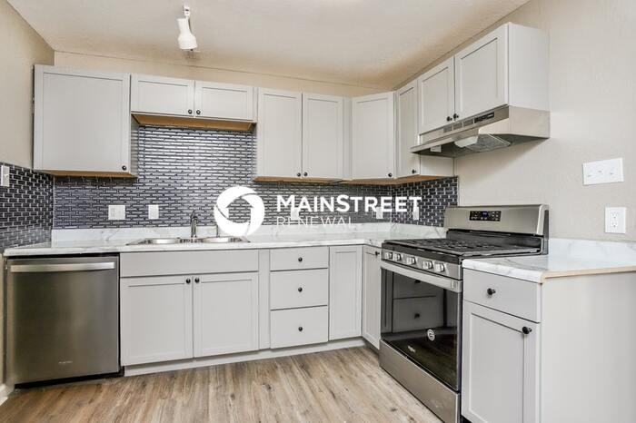 1137 Soria St - Photo 4 of 17