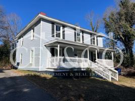 featured image of 162 Garrett St #1