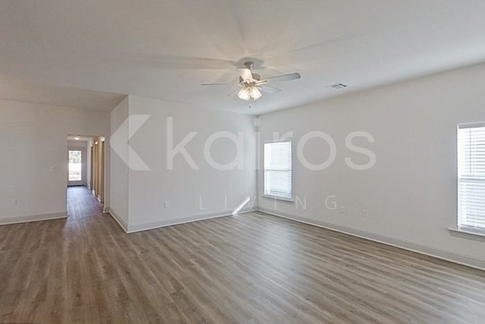 8033 S Hendrick Dr - Photo 2 of 21