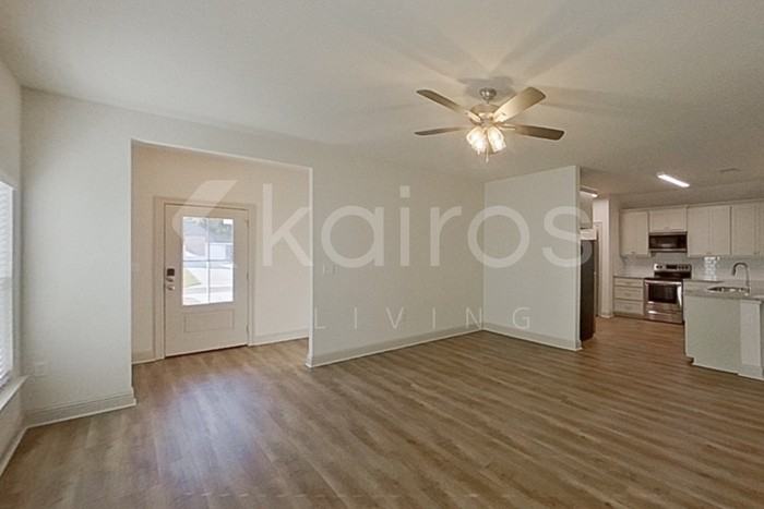 8033 S Hendrick Dr - Photo 4 of 21