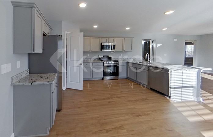 354 Angela St - Photo 6 of 20