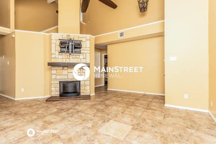 923 Boxwood Dr - Photo 3 of 17